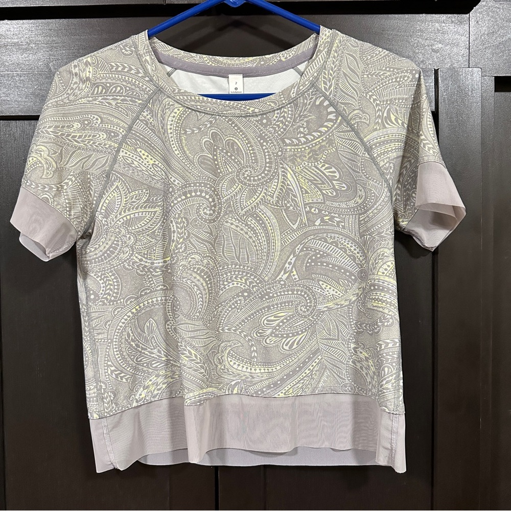 Lululemon Stripe In Stride Short Sleeve Shirt Women's 2 Spirit Gray Paisley Mesh